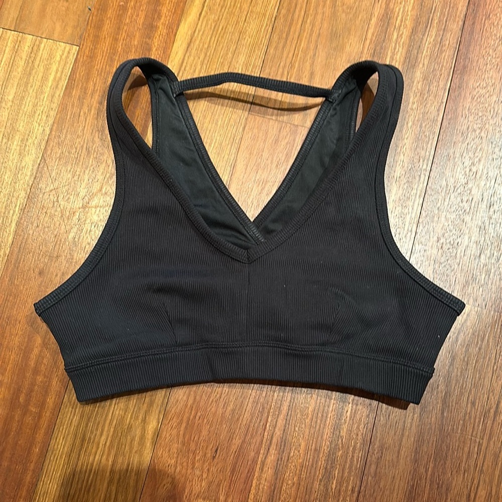 Alo Black ribbed sports bra size medium